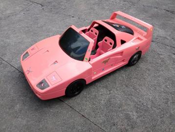Barbie Ferrari speelgoedauto beschikbaar voor biedingen