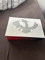Pokémon doos, mer dobbelstenen en munten!, Hobby en Vrije tijd, Ophalen of Verzenden, Zo goed als nieuw
