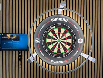 Autodarts darten Winmau met gepersonaliseerde dartshouder beschikbaar voor biedingen