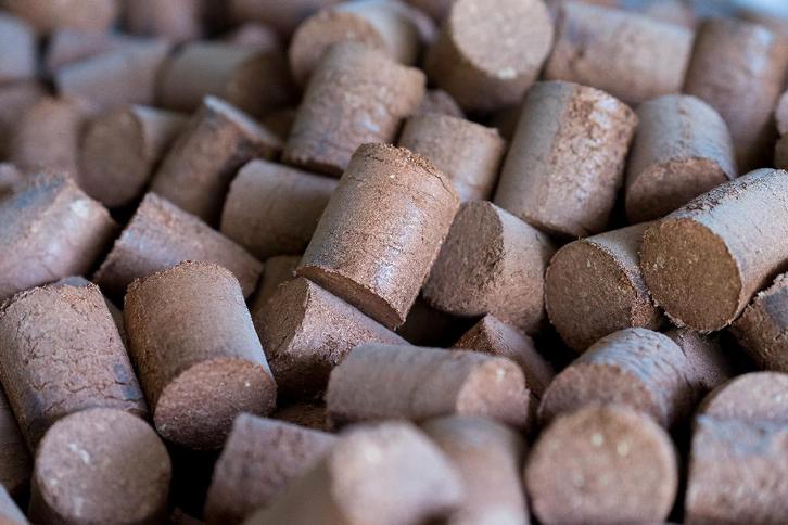  Houtbriketten gezocht? Wij hebben de beste!, Tuin en Terras, Haardhout, Blokken, Overige houtsoorten, Minder dan 3 m³, Ophalen