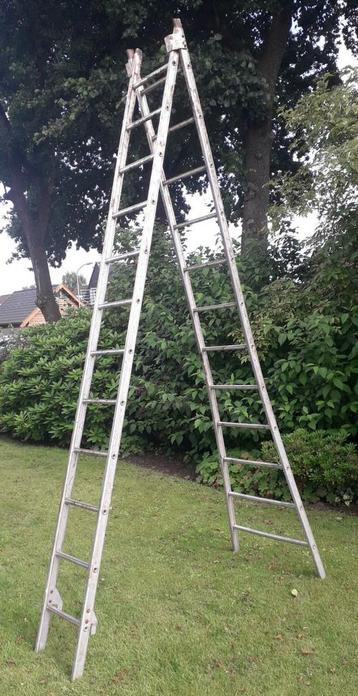2 X 12 treden ladder beschikbaar voor biedingen