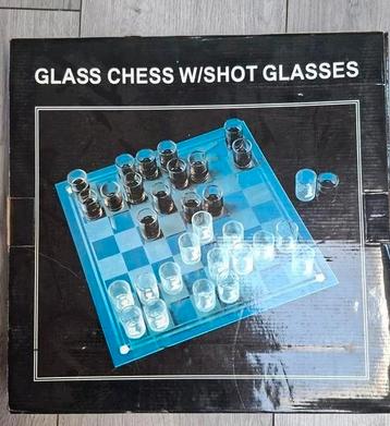 Glazen schaakspel met shotglaasjes - nooit gebruikt beschikbaar voor biedingen