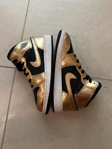 Air Jordan 1 Mid  'Metallic Gold Black' maat 38,5  beschikbaar voor biedingen