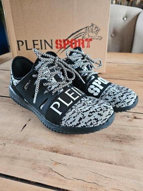 PLEIN SPORT; WAANZINNIG APARTE SNEAKERS 38 NU € 27,50, Kleding | Dames, Schoenen, Zo goed als nieuw, Sneakers of Gympen, Ophalen of Verzenden