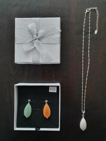 Ketting met 3 verschillende Hangers beschikbaar voor biedingen