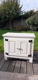Eikenhouten opbergkastje, geverfd in de kleur warm beige., Ophalen of Verzenden, Zo goed als nieuw