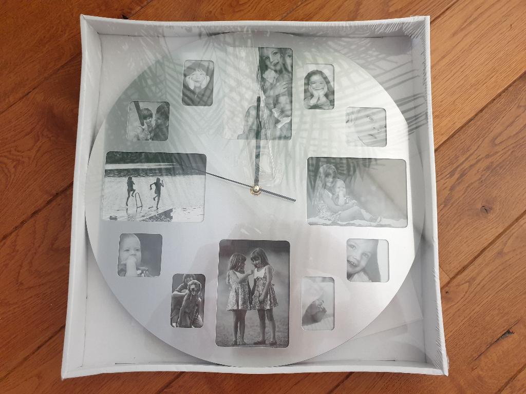 Foto klok zilverkleurig metaal met ruimte voor eigen foto's, Huis en Inrichting, Woonaccessoires | Klokken, Ophalen of Verzenden