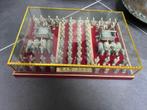 chinees leger in glazen kist decoratie chinese, Overige materialen, Minder dan 50 cm, Ophalen of Verzenden, Schipluidenlaan 20 5035KJ Tilburg