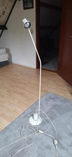 Witte Staande Lamp - Verstelbaar, Huis en Inrichting, Gebruikt, 100 tot 150 cm, Ophalen of Verzenden, Metaal