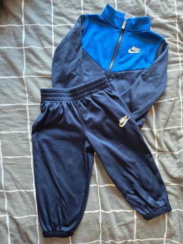 Nike Trainingspak Maat 92-98 beschikbaar voor biedingen