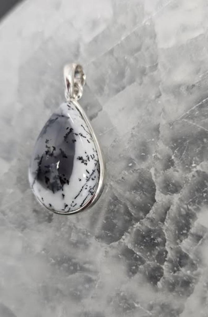 Dendriet opaal hanger, echt zilver, Verzamelen, Mineralen en Fossielen, Ophalen of Verzenden