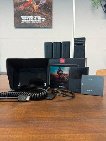 Atomos Ninja V monitor + Verschillende Accesoires beschikbaar voor biedingen