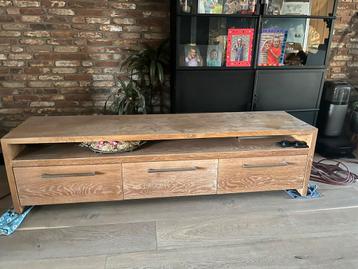 Houten TV Meubel met 3 Lades beschikbaar voor biedingen