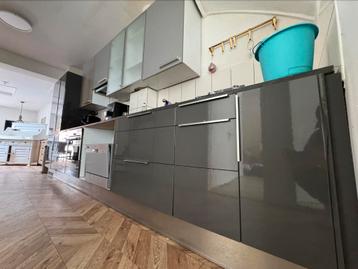 Complete en luxe keuken tegen elk aannemelijk bod!