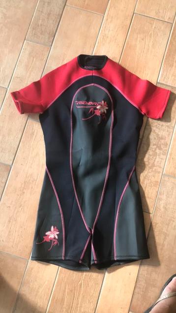 Tribord shorty maat 36 beschikbaar voor biedingen