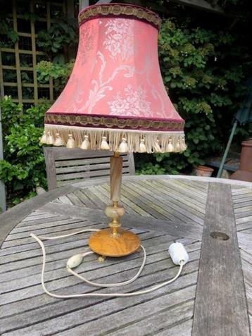 Vintage tafel-lamp met roze kap beschikbaar voor biedingen