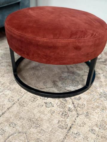 Poef/voetenbankje beschikbaar voor biedingen