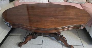 Antieke salontafel  beschikbaar voor biedingen