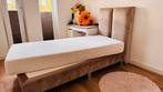 Mooi bed incl. matras in beige suede, Ophalen, 90 cm, Eenpersoons, Zo goed als nieuw