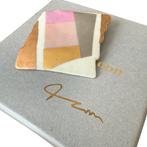 Johan van Loon - porseleinen broche, Ophalen of Verzenden, Gebruikt, 4 tot 7 cm, Overige materialen