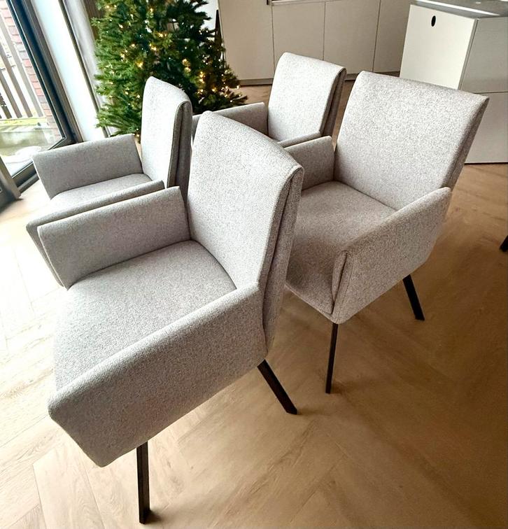 4 Jysk Eetkamerstoelen Gjesing (zgan), Huis en Inrichting, Stoelen, Zo goed als nieuw, Stof, Overige kleuren, Ophalen of Verzenden