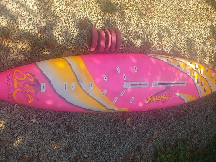 Klepper 320 surfplank compleet met 2 zeilen en 4 gieken, Watersport en Boten, Windsurfen, Zo goed als nieuw, Plank, 300 cm of meer