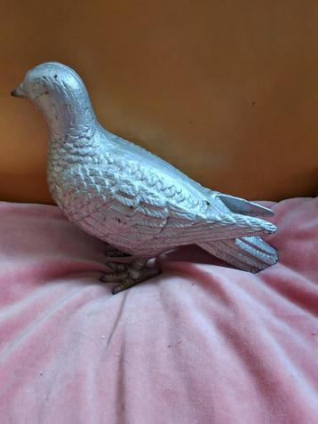 Vintage Zilverkleurig Duivenbeeld gietijzer brocante curiosa beschikbaar voor biedingen