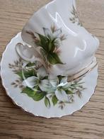 Royal Albert TRILLIUM Bone China kop en schotel, Ophalen of Verzenden, Zo goed als nieuw, Porselein, Kop en/of schotel