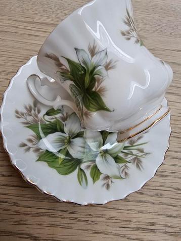 Royal Albert TRILLIUM Bone China kop en schotel beschikbaar voor biedingen