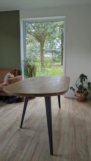 Tafelblad asymmetrische vorm beuken beschikbaar voor biedingen