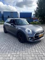 MINI Cooper 1.5 AUT 5-deurs – 2018 – grijs (mat gewrapt), Auto's, 136 pk, USB, Leder en Stof, 48 €/maand