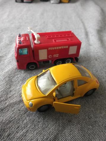 2 auto's (SIKU)€3 per stuk beschikbaar voor biedingen