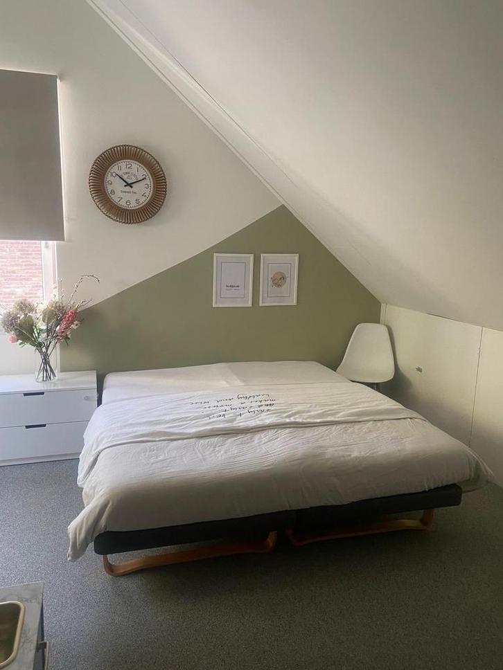 Tweepersoonsbed / kan ook in 2 losse delen., Huis en Inrichting, Slaapkamer | Bedden, Zo goed als nieuw, Tweepersoons, 180 cm