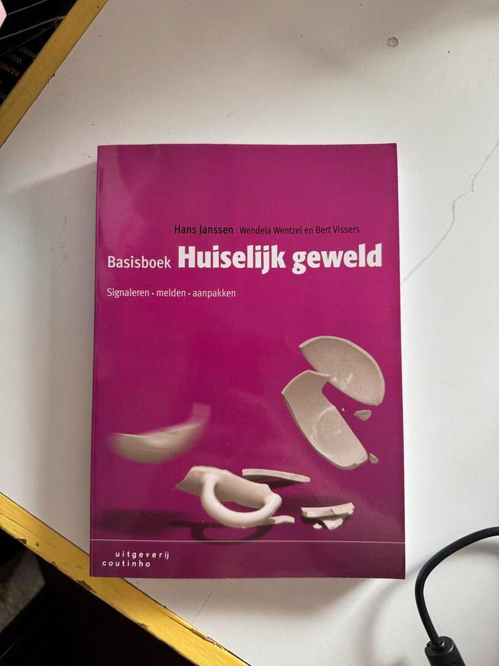 Basisboek Huiselijk Geweld - Janssen, Wentzel, Vissers, Boeken, Studieboeken en Cursussen, Zo goed als nieuw, HBO, Gamma, Ophalen of Verzenden