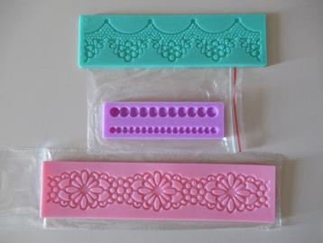 3 Siliconen mallen randen voor cup cake of taart beschikbaar voor biedingen