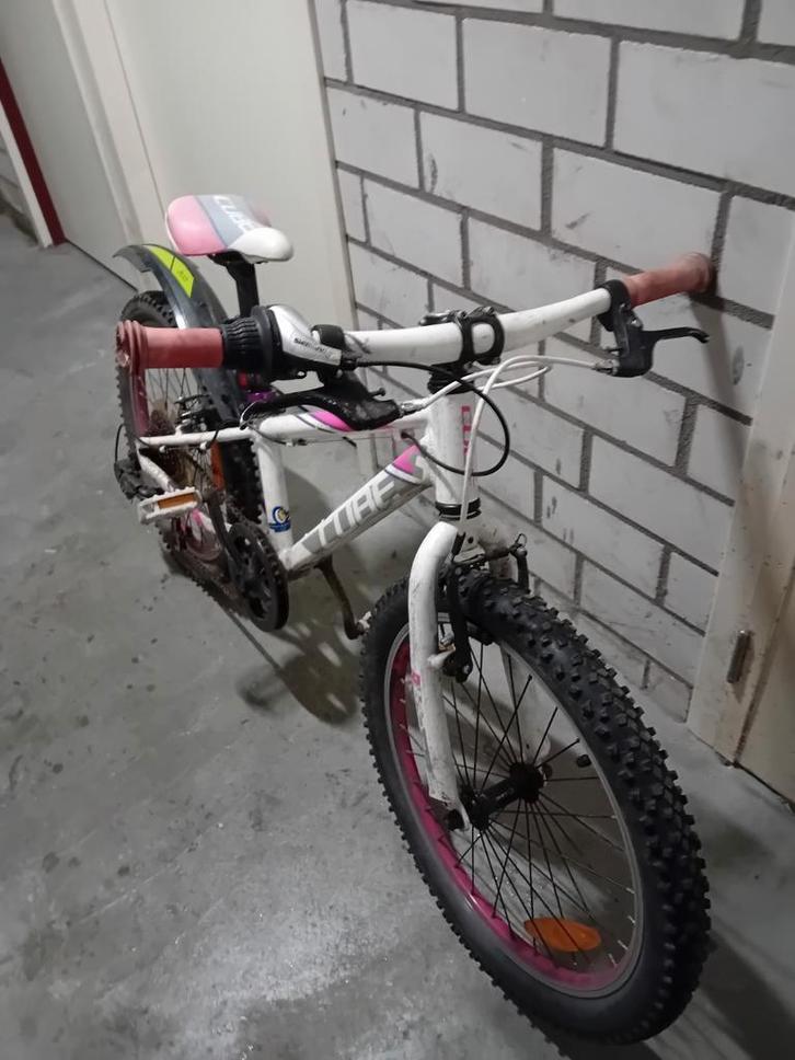 Cube 20 inch kinderfiets met spatbord en standaard, Fietsen en Brommers, Fietsen | Meisjes, Gebruikt, 20 inch, Handrem, Versnellingen