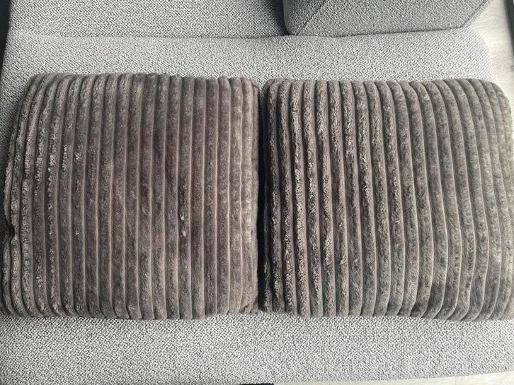 Set van 2 (rib) kussens - grijs 40x40, Huis en Inrichting, Woonaccessoires | Kussens, Zo goed als nieuw, Grijs, Vierkant, Ophalen