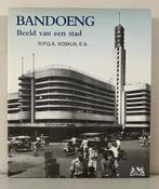 Bandoeng Beeld van een stad - R.P.G.A. Voskuil e.a., Boeken, Ophalen of Verzenden, Zo goed als nieuw