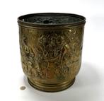 675. Messing bloempot met reliëfdecoratie, 2e helft 20e eeuw, Huis en Inrichting, Ophalen of Verzenden