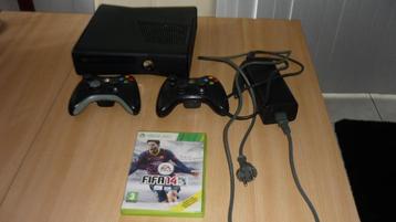 Xbox 360 Slim 2 controllers en Fifa beschikbaar voor biedingen