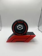 F1 pole tire pirelli band standaard decoratie, Ophalen of Verzenden, Nieuw, Formule 1