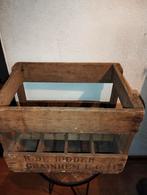 Brocante flessen krat met 3 flessen erbij flessenkrat