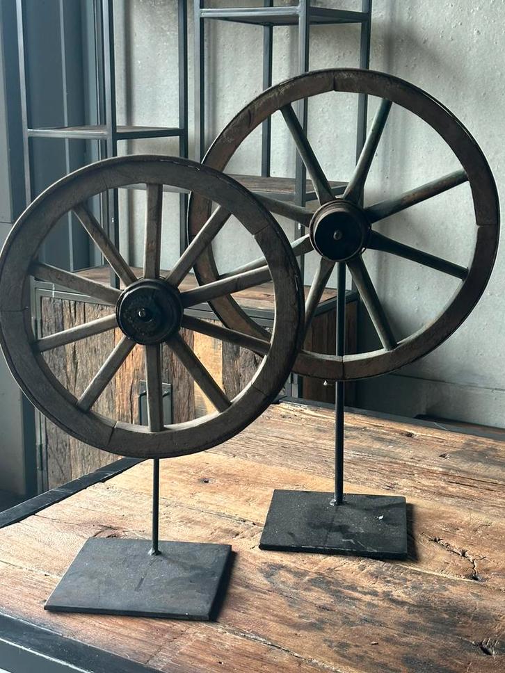 Diverse decoratie, wiel op standaard,lampen, turnbokje…,, Huis en Inrichting, Woonaccessoires | Overige, Zo goed als nieuw, Ophalen of Verzenden