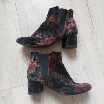 Marco Tozzi Velours Enkellaarsjes Maat 38 beschikbaar voor biedingen