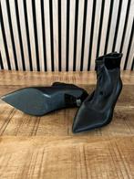 Bershka Zwarte Hakken Maat 35 – Puntneus, Schoenen met lage hakken, Verzenden, Zwart, Gedragen