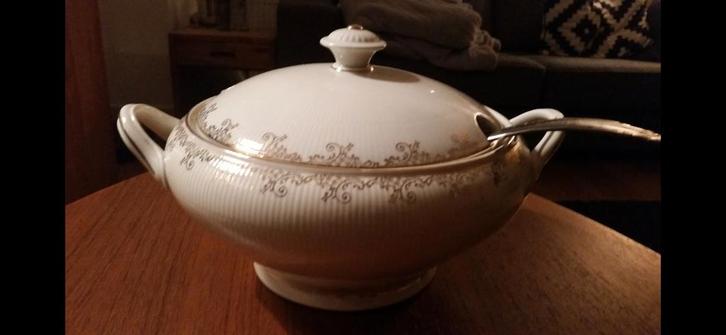 Soepterrine brocante, Huis en Inrichting, Keuken | Servies, Zo goed als nieuw, Schaal of Schalen, Overige stijlen, Porselein, Ophalen of Verzenden
