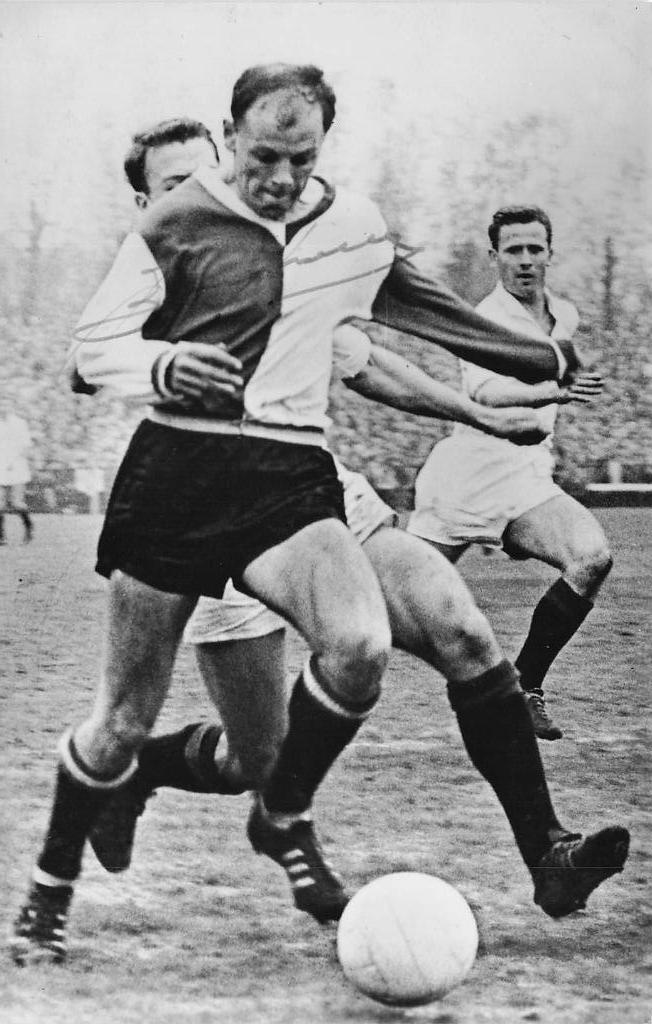 AZ237 Feyenoord Gerard Bergholtz voetbal 1963, Verzamelen, Ansichtkaarten | Themakaarten, Ongelopen, 1960 tot 1980, Sterren en Beroemdheden