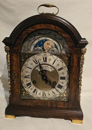 antieke engelse tafelklok beschikbaar voor biedingen