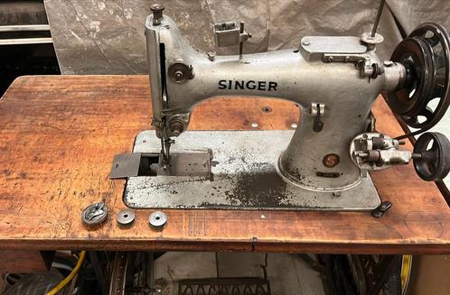 Singer 132k6 zwaardraad machine met mooie tafel, Hobby en Vrije tijd, Naaimachines en Toebehoren, Gebruikt, Naaimachine, Singer