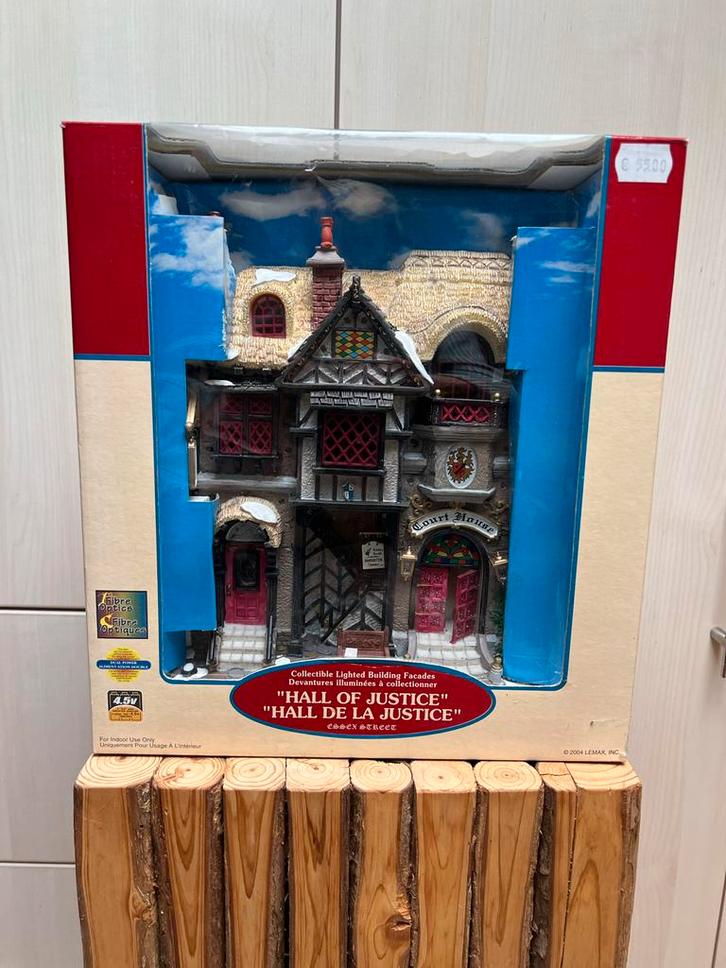 Lemax kersthuis: Hall of Justice., Diversen, Kerst, Zo goed als nieuw, Ophalen of Verzenden